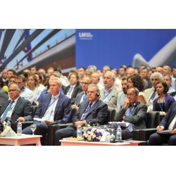 GE Yenilenebilir Enerji LM Wind Power‘ı bünyesine kattı, kanat tasarımını ve üretimini rüzgâr türbini iş alanı ile birleştirdi. GE Yenilenebilir Enerji LM Wind Power‘ı bünyesine kattı, kanat tasarımını ve üretimini rüzgâr türbini iş alanı ile birleştirdi.