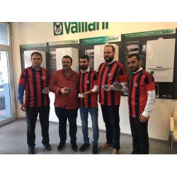 Vaillant Türkiye, 2. ligde mücadele eden Zonguldak Kömürspor’la bir yıl süreli sponsorluk anlaşması imzaladı. Vaillant Türkiye, 2. ligde mücadele eden Zonguldak Kömürspor’la bir yıl süreli sponsorluk anlaşması imzaladı.
