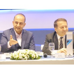 Daikin CEO'su Hasan Önder: “Soğutmada bir devrim yaşanıyor” ve Daikin Türkiye Genel Müdür Yardımcısı Zeki Özen: "İhraç edilen ürün çeşidi artırılacak". Daikin CEO'su Hasan Önder: “Soğutmada bir devrim yaşanıyor” ve Daikin Türkiye Genel Müdür Yardımcısı Zeki Özen: "İhraç edilen ürün çeşidi artırılacak".