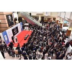İki yılda bir yapılan ISK-SODEX, bu yıl yenilenen yüzüyle sektörün en fazla iş hacmi yaratan buluşmalarından birine imza atıyor. İki yılda bir yapılan ISK-SODEX, bu yıl yenilenen yüzüyle sektörün en fazla iş hacmi yaratan buluşmalarından birine imza atıyor.