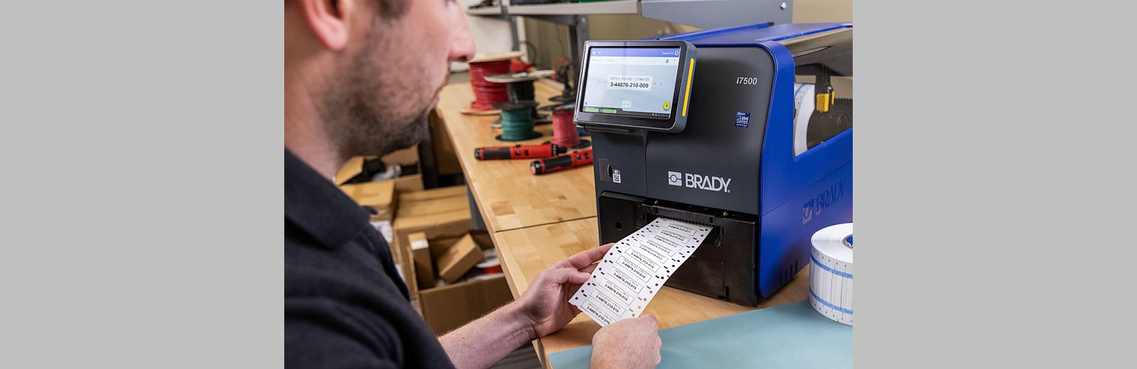 Brady, 76 mm kukalı etiketlerin baskısını yeniden tasarlıyor