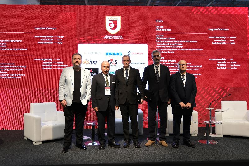 Büyütmek için resme tıklayın GÜSOD, ISAF International Fuarı kapsamında düzenledikleri panellerle sektördeki son gelişmeleri katılımcılarla paylaştı.