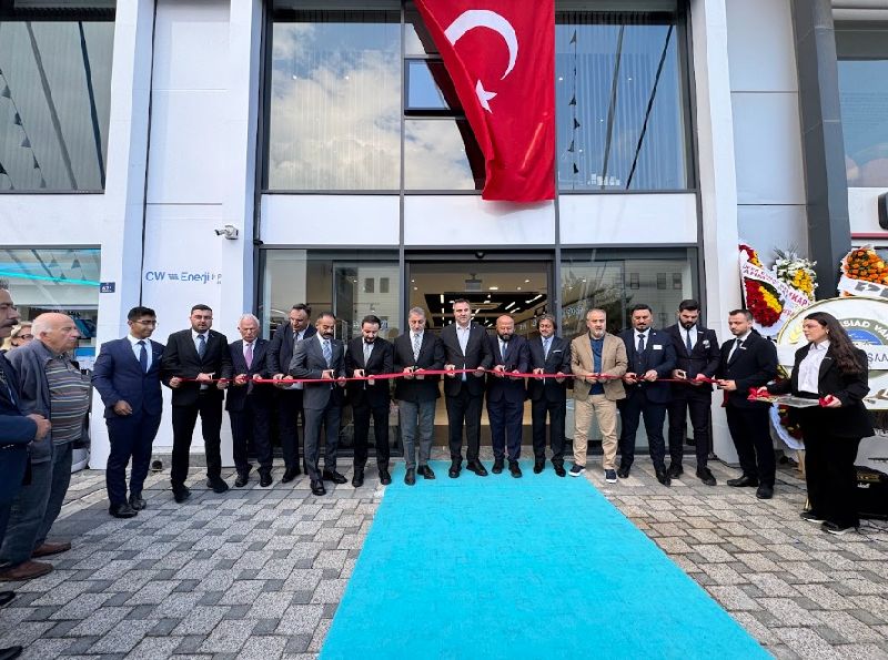 Büyütmek için resme tıklayın Bursa’daki CW Enerji Plus Bayisi yoğun bir katılımla kapılarını açtı.
