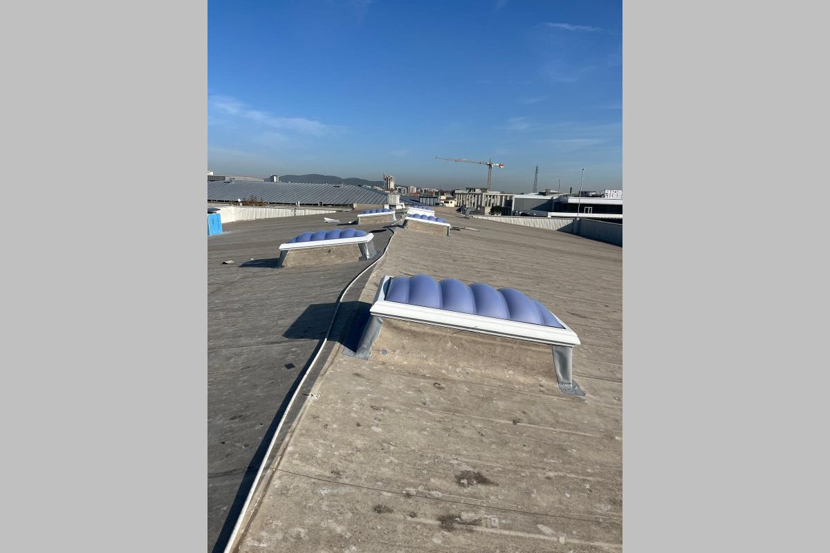 Teknim Elektronik, Form Endüstri Tesisleri'nin Lamilux F100W duman tahliye kapaklarını tercih etti